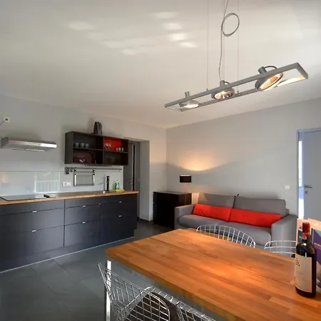Apartmenthouse 