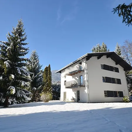Apartmenthouse 