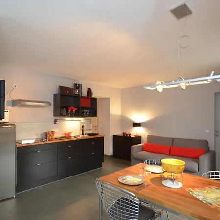 Apartmenthouse 