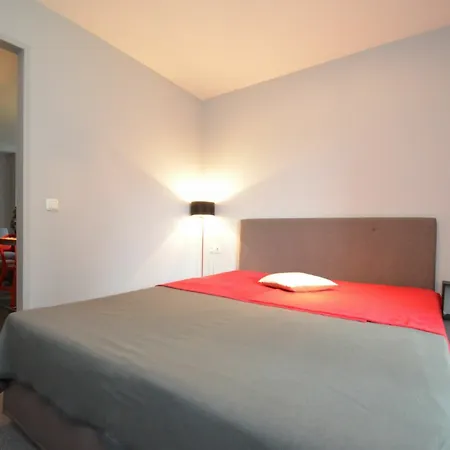 Apartmenthouse 