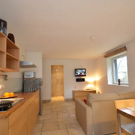 Apartmenthouse 